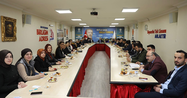 Ellibeş, ilçe başkanlarıyla ‘Ramazan’ toplantısı yaptı:“Herkesin yanında olacağız”