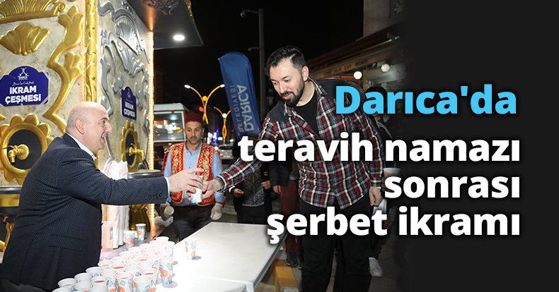 Darıca'da teravih namazı sonrası şerbet ikram ediliyor