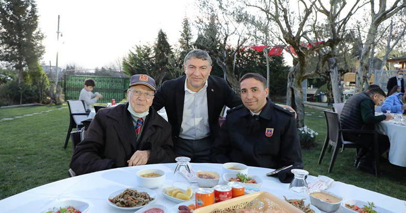 Başkan Şayir ilk iftarını şehit ve gazi aileleriyle birlikte açtı 