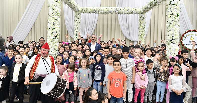 Başkan Çiftçi, ilk kez oruç tutan miniklerle iftarda bir araya geldi