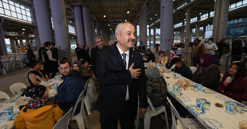 Başkan Büyükgöz, Roman vatandaşlarla iftar yemeğinde bir araya geldi