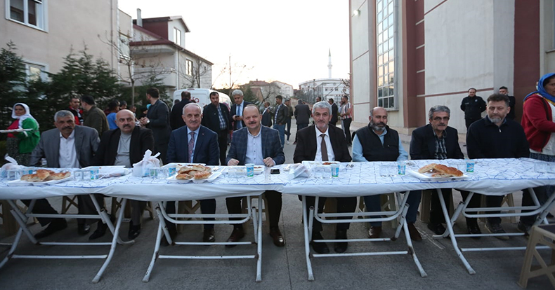 Romanlar Günü’nde İftarda Buluştular