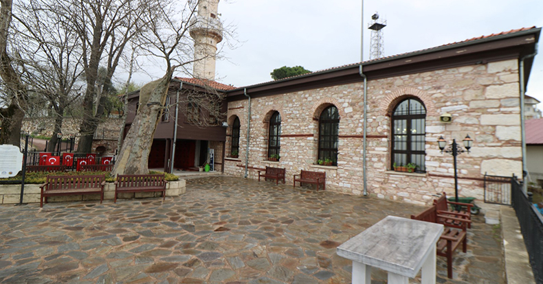 Tarihi Orhan Camii çiçek açtı