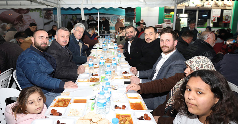 Başkan Büyükakın, ‘’Rabbim bizi Ramazan’a kavuşturduğu gibi Bayrama da kavuştursun’’