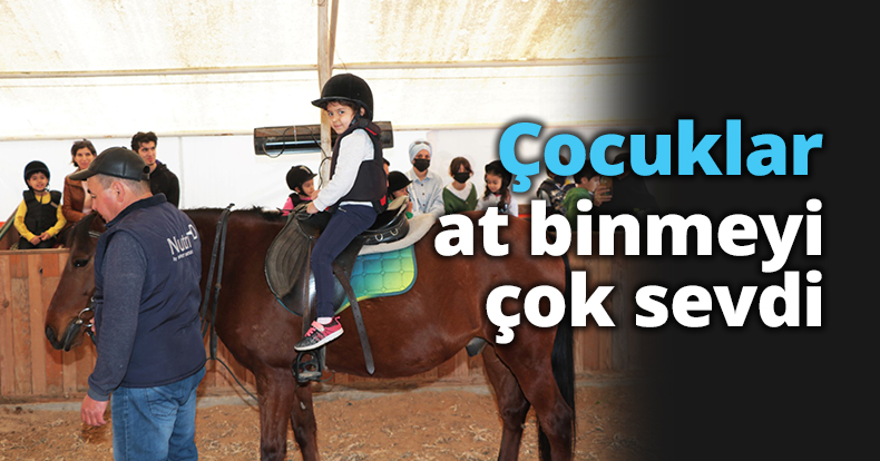 Çocuklar at binmeyi çok sevdi