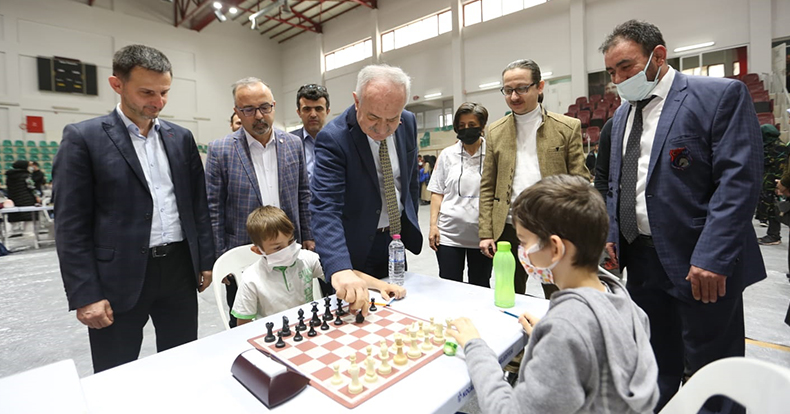 Satranç Turnuvası’nda İlk Hamle Başkan Aygün’den