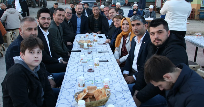 İshakçılar'da iftar sofrası kuruldu
