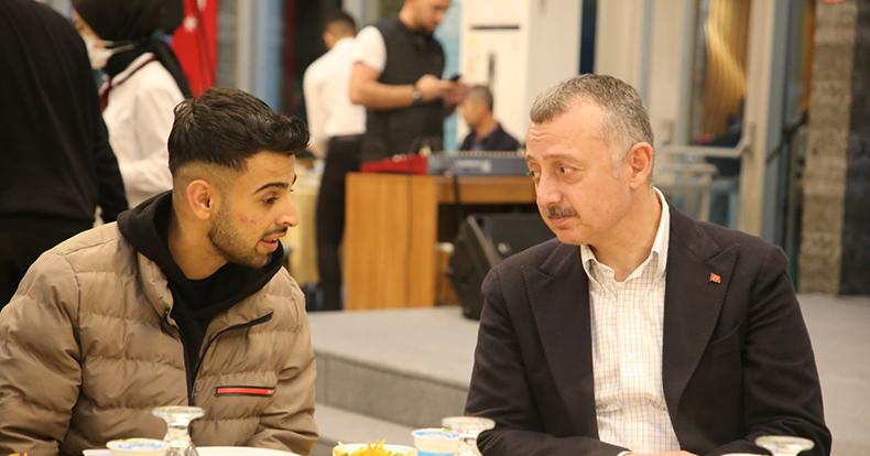 Başkan Büyükakın, yetim çocuklar ve yakınlarıyla iftarda buluştu