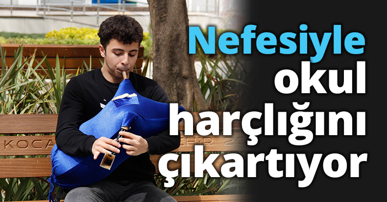 Nefesiyle okul harçlığını çıkartıyor