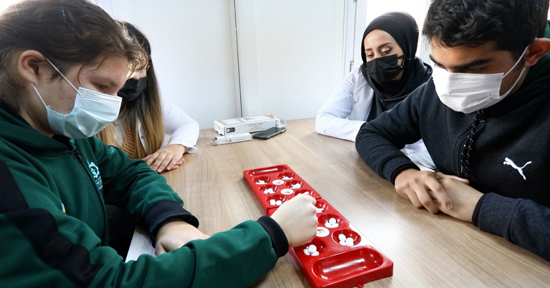 Özel bireylere zekâ oyunları eğitimi