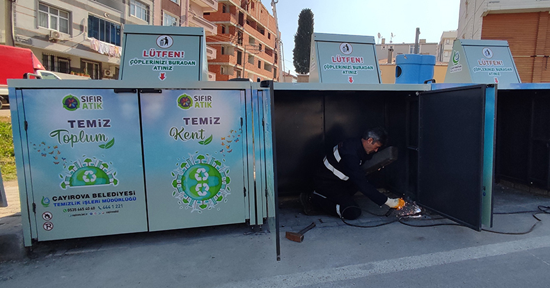 Caddelere koruganlı çöp konteynerleri konuluyor