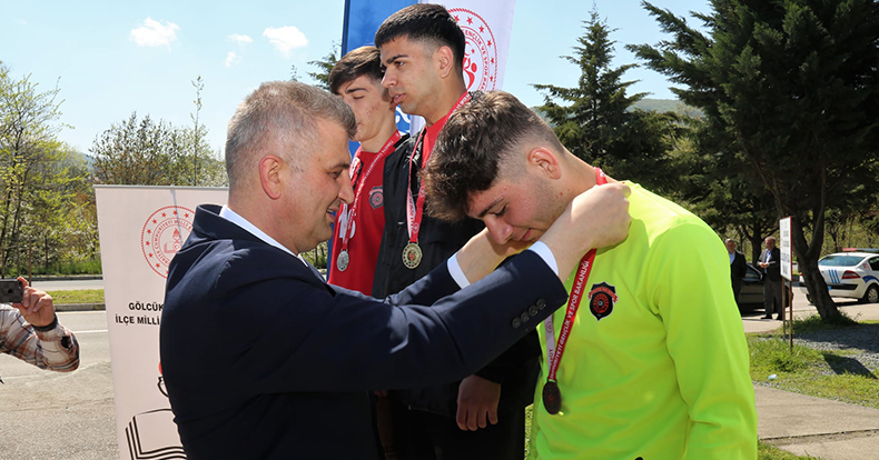 GÖLCÜK’ÜN EN HIZLI GENÇLERİ 23 NİSAN İÇİN KOŞTU