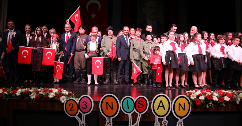 23 Nisan neşesi çocukların coşkusu ile başladı