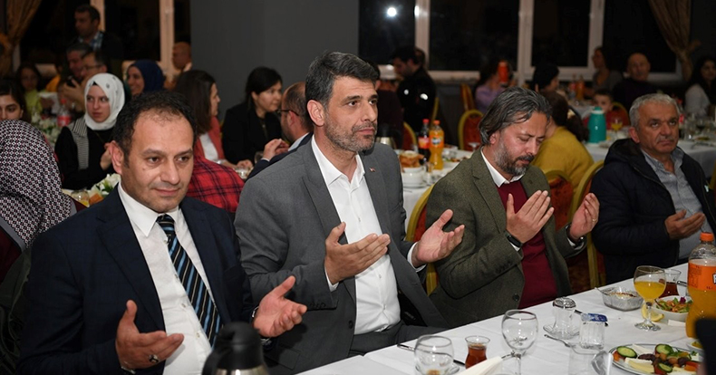 Başkan Kocaman sağlıkçılarla iftarda buluştu