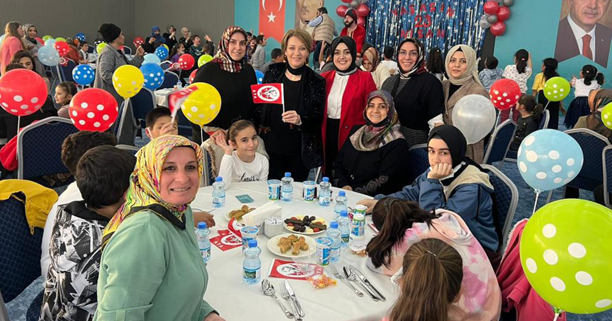 AK KADINLAR 23 NİSAN'DA ÇOCUKLARIN COŞKUSUNU PAYLAŞTI