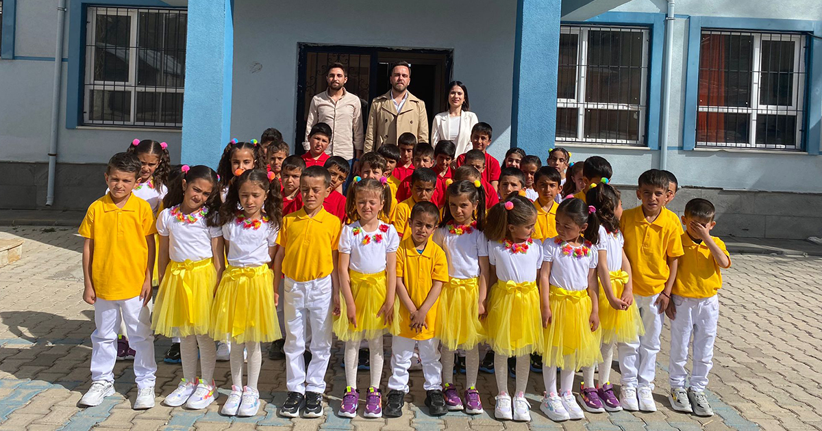 EMİNE KAVAKÇI, BAYRAMDA ÇOCUKLARI SEVİNDİRDİ