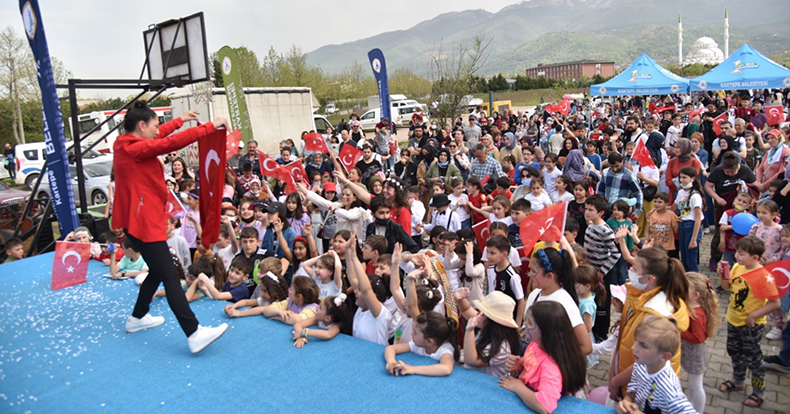Kartepe’de Çocuklar 23 Nisan Coşkusunu Doyasıya Yaşadı
