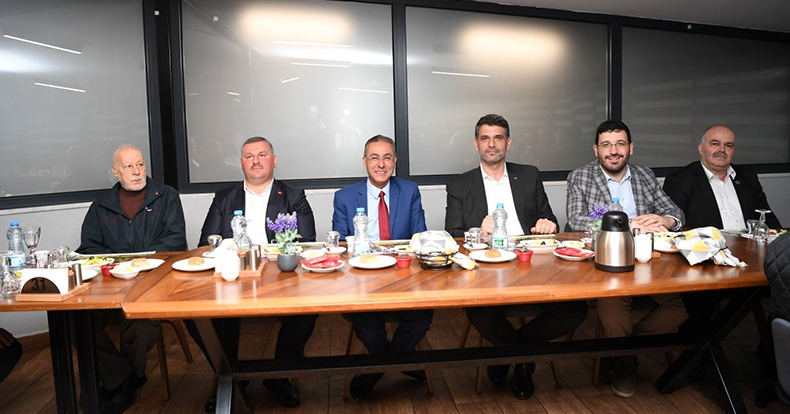 Kartepeli Muhtarlarla Hem İftar Hem İstişare