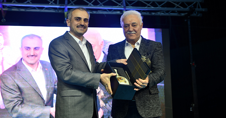 Nihat Hatipoğlu, Çayırova'da Ramazan etkinliğine konuk oldu