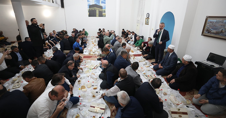 Türk köyünde iftar yaptılar