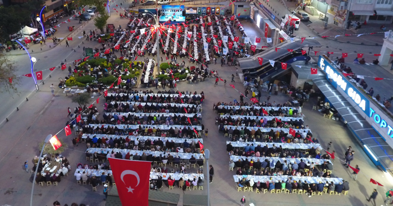 Derinceliler ‘Meydan’a Sığmadı