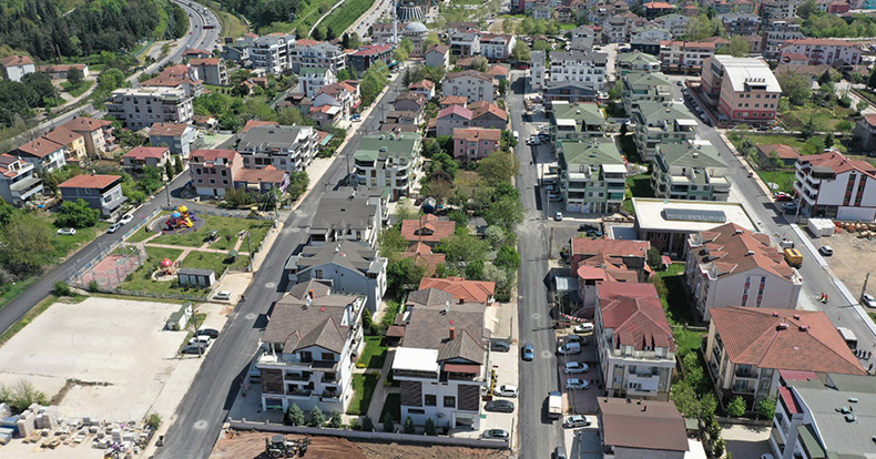 Başiskele’de 4 Cadde Boydan Boya Asfaltlandı