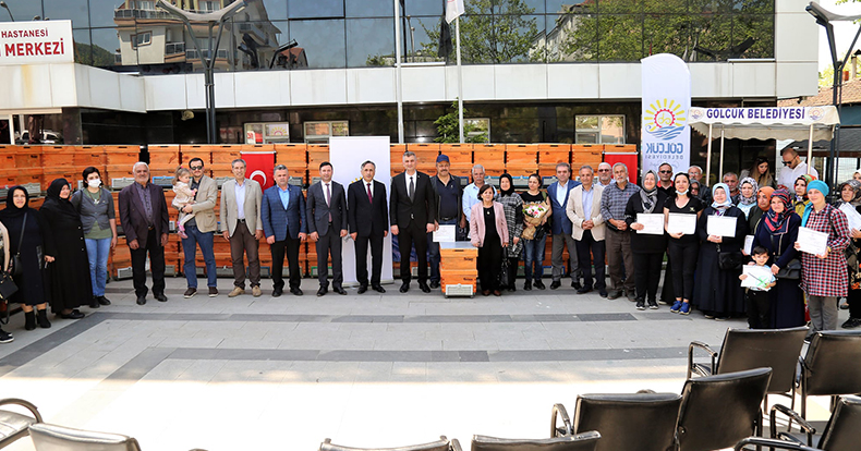 Gölcük Belediyesi’nden hem arıcılığa hem de kadın  istihdamına destek