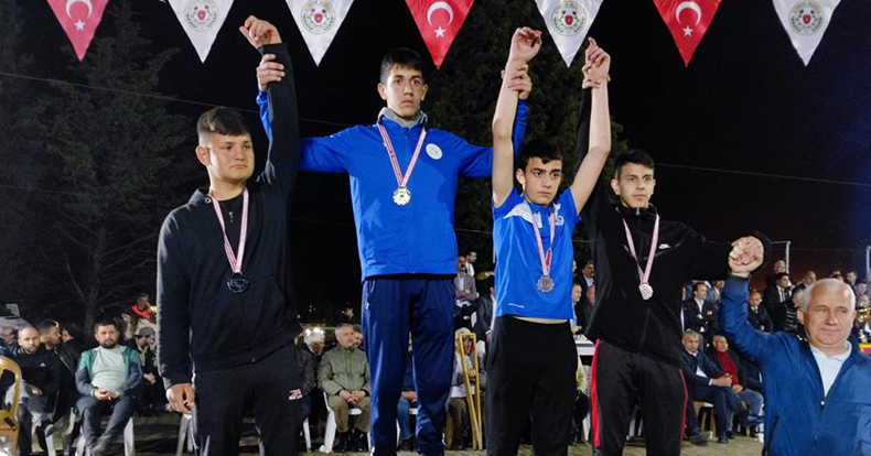Büyükşehirli güreşçiler 2022’ye hızlı başladı