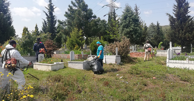 Derince’de Mezarlıklarda Bayram Temizliği