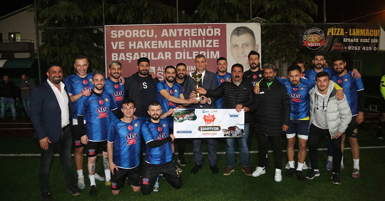 Gölcük Belediyesi 21. Geleneksel Futbol Şöleni Şampiyonu Azat İnşaat