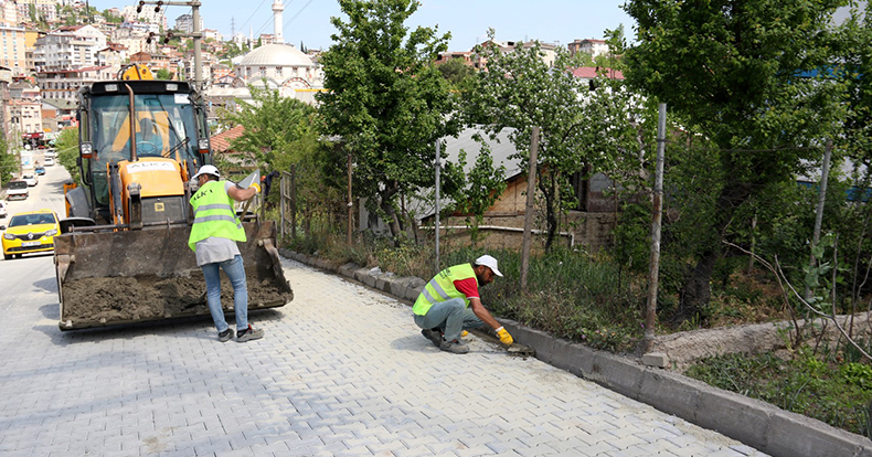 Gebze Topal Osman Ağa Caddesi kilitli parke taşı ile yenilendi
