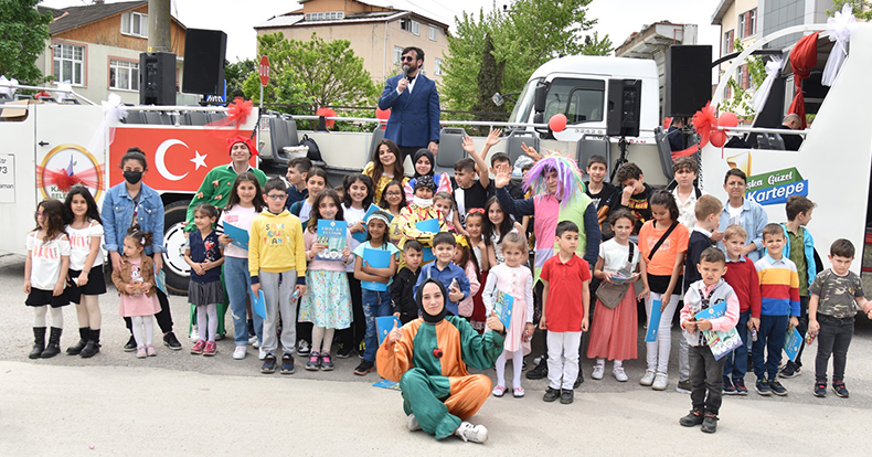 BAYRAMDA KARTEPELİ MİNİKLERİN YÜZÜ GÜLDÜ