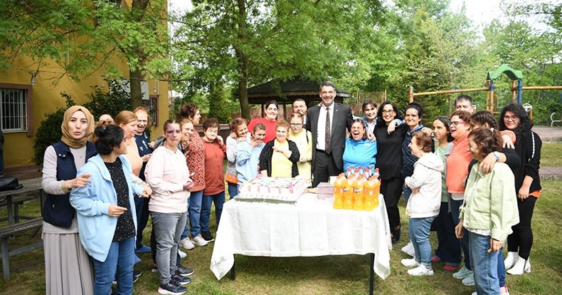 ÖZEL BİREYLERİN BAYRAMI KOCAMAN AİLESİYLE TAÇLANDI