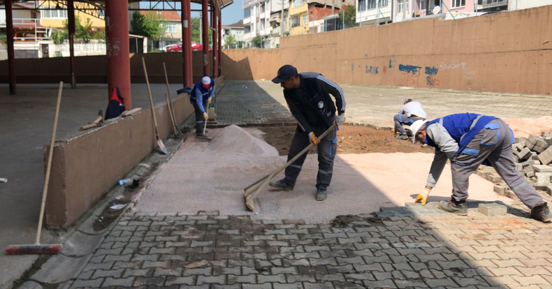 Körfez’de yıpranan parkeler yenileniyor