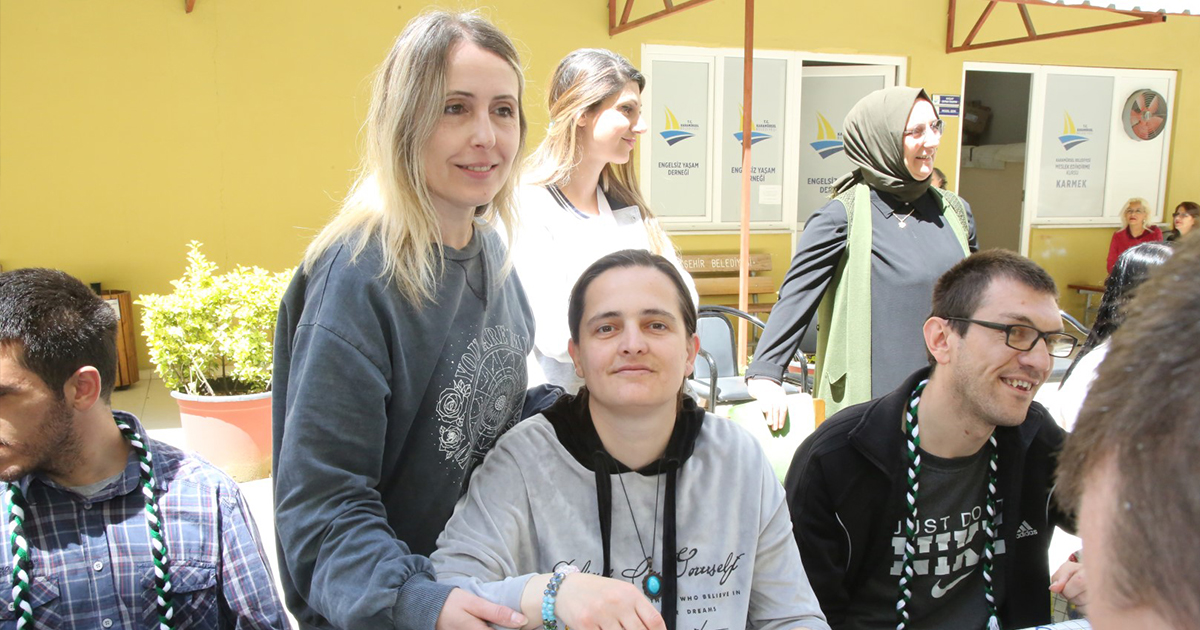 Barınma merkezilerinde üretilen hediyelikler 44 gönül kazandı   