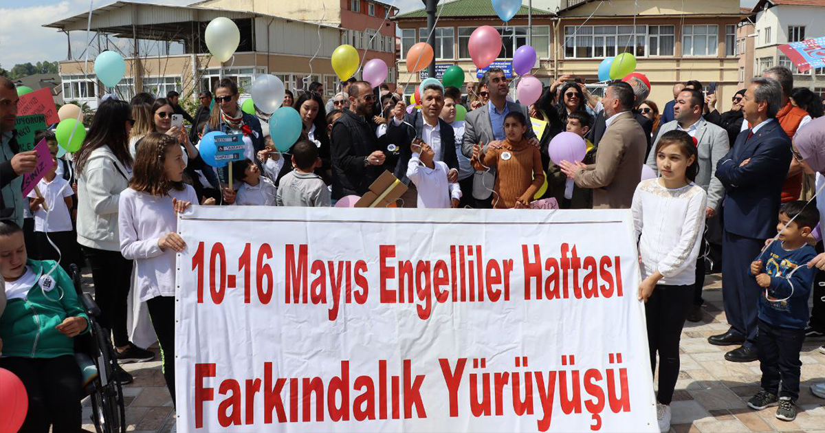 Başkan Turan engelliler farkındalık yürüyüşüne katıldı