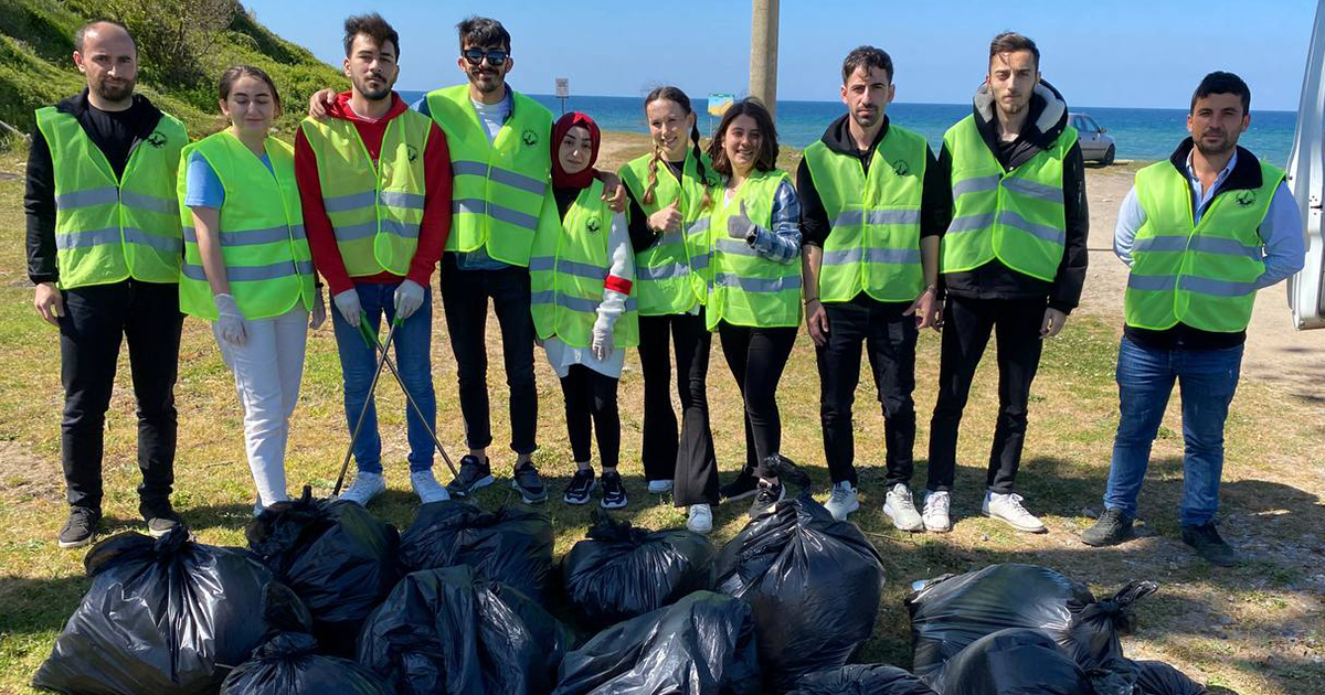 Proje ödevleri kapsamında Sarısu sahilini temizlediler