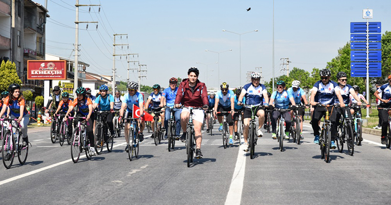 Avrupa Günü Bisiklet Etkinliği’nde yüzlerce kişi pedal çevirdi