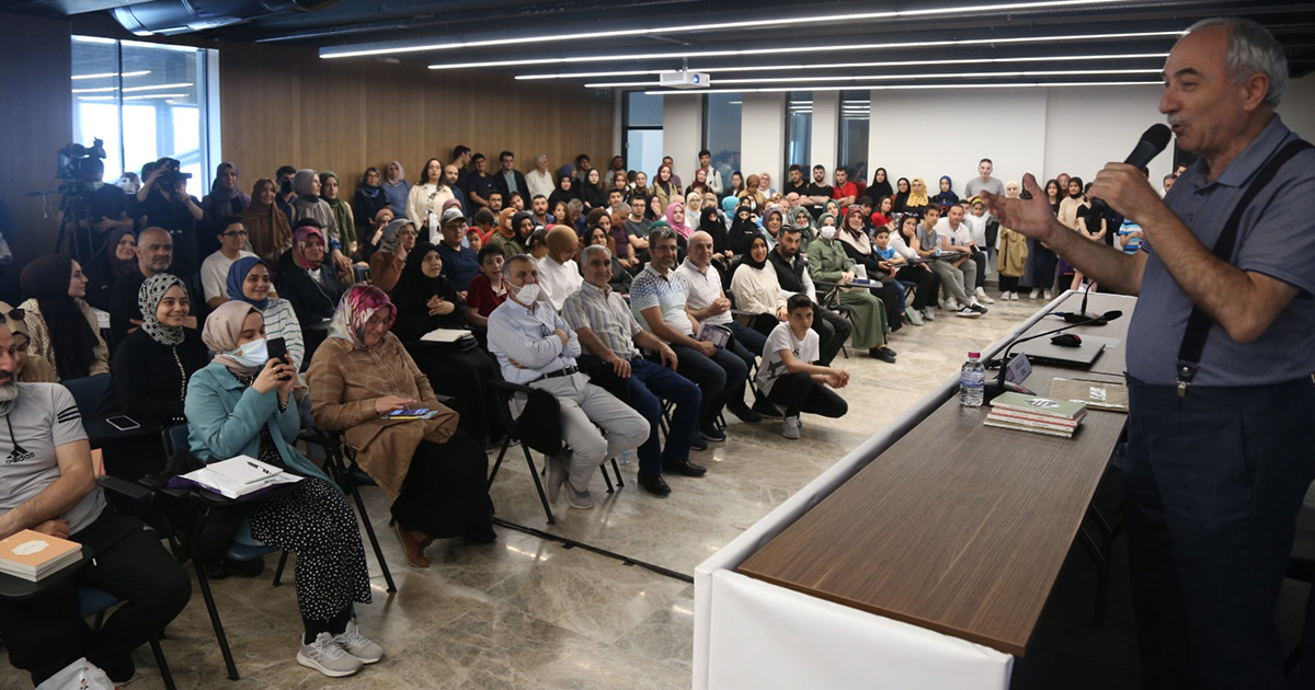 Nurullah Genç: Şiir insan ruhunun en saf sesidir