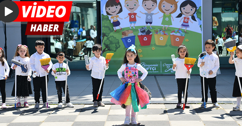 Bu otobüste eğitim alan çocuklar atık malzemelerden kıyafet tasarladı