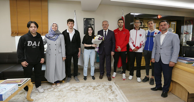 Öğrencilerden Başkan Aygün’e Ziyaret