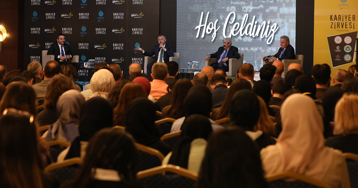 Zirvedekiler Başiskele Kariyer Zirvesi’nde Gençlerle Buluştu