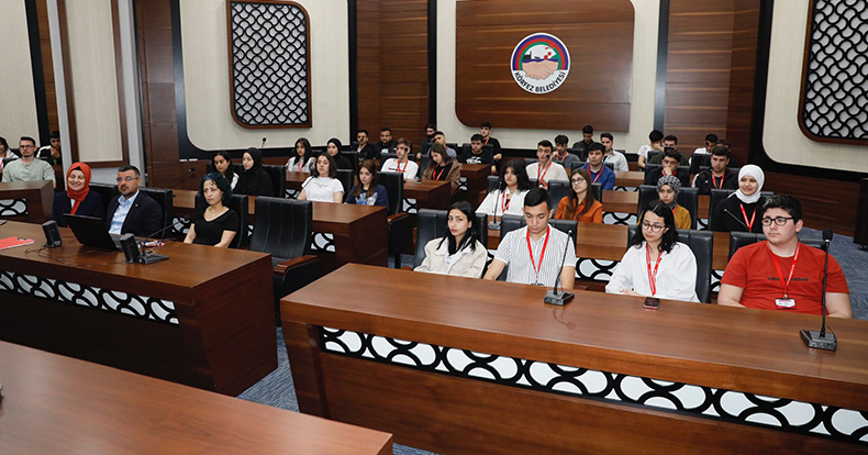 Başkan Söğüt, stajyerle bir araya geldi