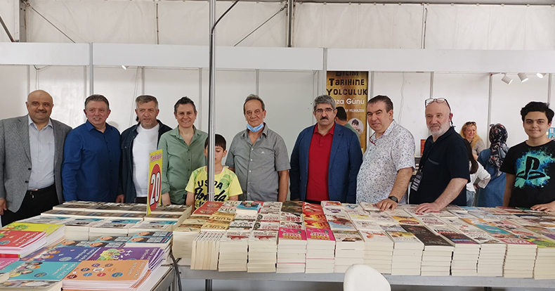 Fuarda bir ilk: Kocaelili yayınevleri ve kitapçılar aynı salonda ziyaretçilerini ağırlıyor