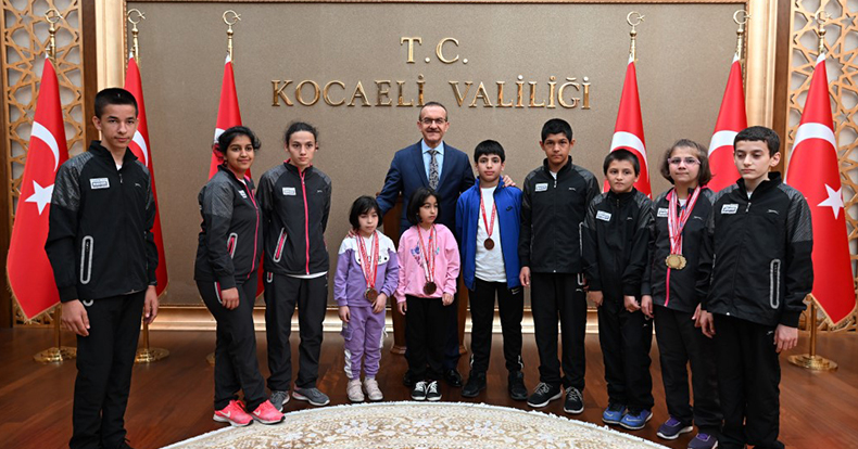  Başarılı Sporcularımızdan Vali Yavuz'a Anlamlı Ziyaret