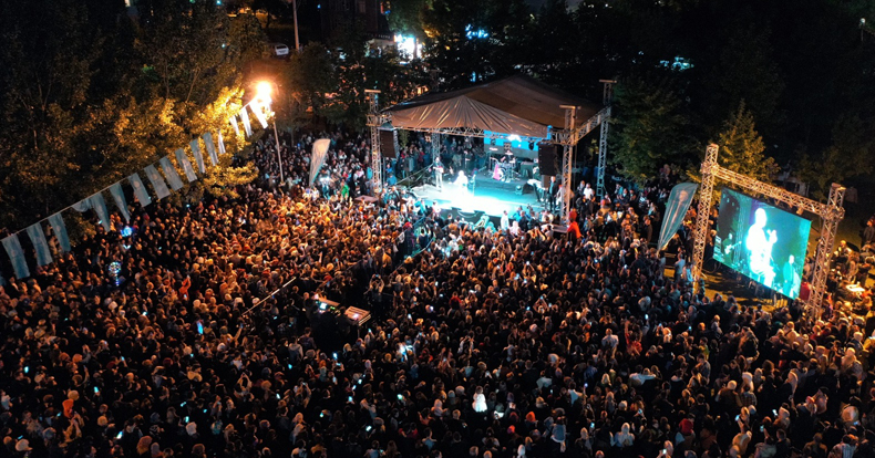 BAŞİSKELE'DE 19 MAYIS KUTLAMALARI, EKİN UZUNLAR KONSERİ İLE TAÇLANDI