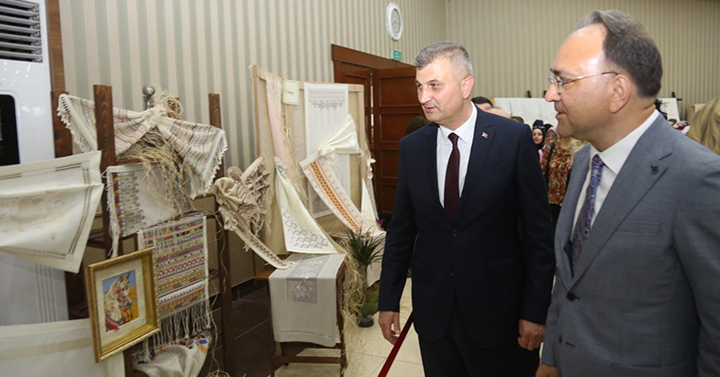 GÖLMEK’in muhteşem yıl sonu sergisi geniş katılımla açıldı