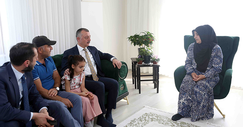 Başkan Büyükakın’dan kazada yaralanan Nur’a moral telefonu