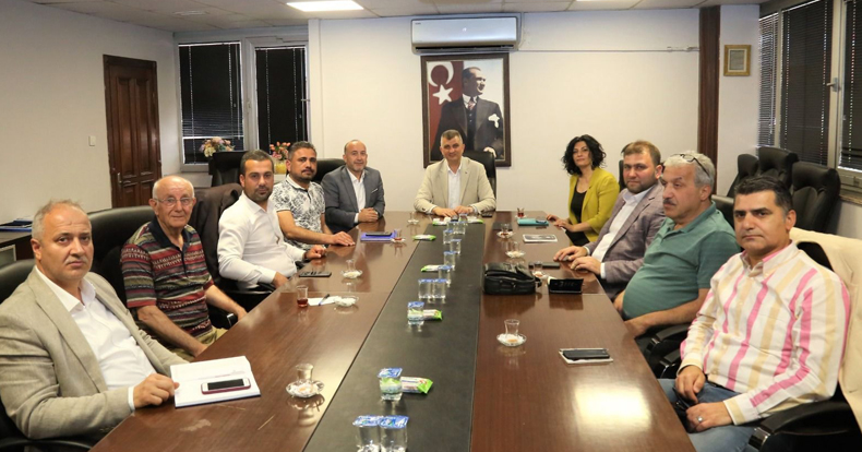 BAŞKAN SEZER SİYASİ PARTİ LİDERLERİNE KENTSEL DÖNÜŞÜMÜ ANLATTI