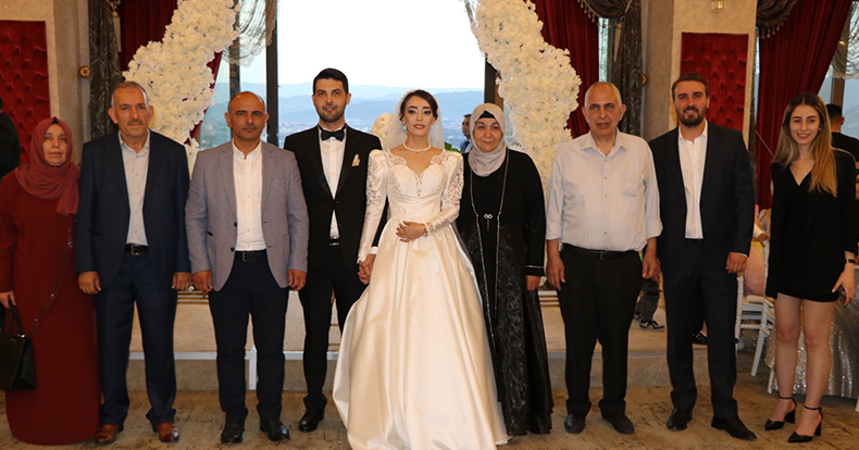 Andaç ve Gülseven ailelerin en mutlu günü Derince yelken Restaurant'ta gerçekleşti
